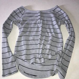 ⭐️ 5/10 Grey with black long sleeve.